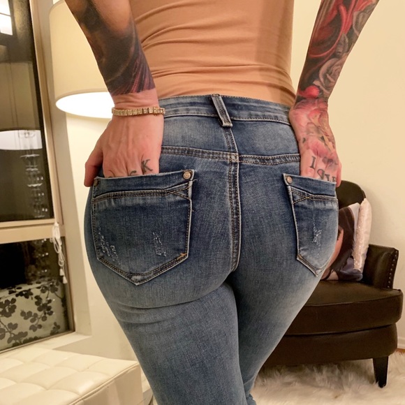 Ultimate mid rise distressed skinnies for spring - Picture 4 of 8